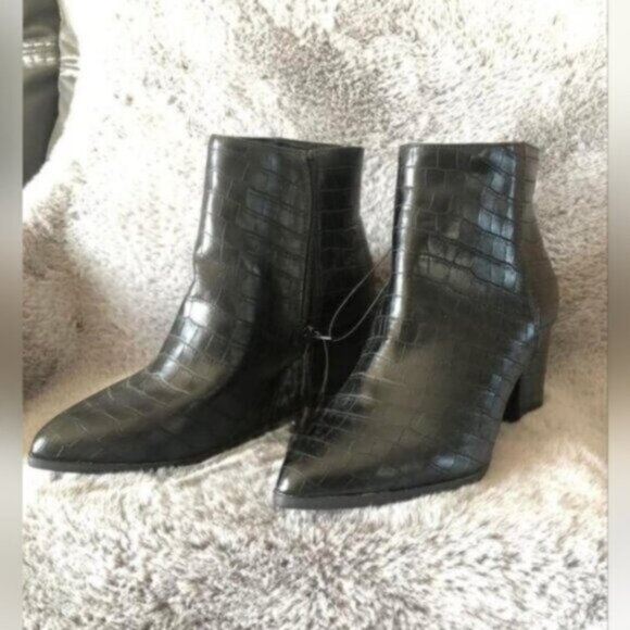Black Faux Leather Gator Print Ankle Boots Size 8 - Picture 1 of 4